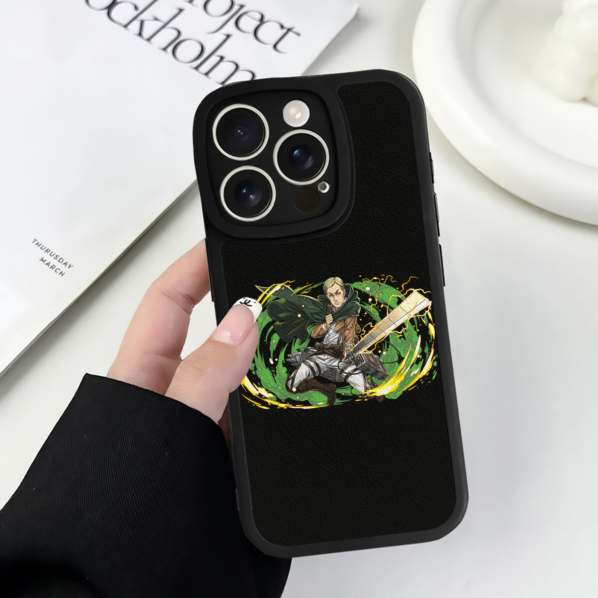 （画像用） 進撃の巨人 エルヴィン・スミス Attack on Titan Erwin Smith 【iPhone 16シリーズ対応】シリコンスマホケース（レザー調） 材質：シリコン